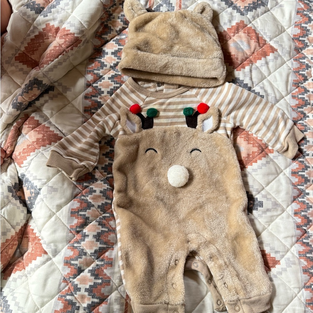 Baby’s first Christmas outfits